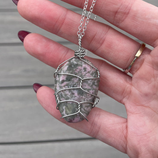 Tumbled Thulite in Albite Necklace